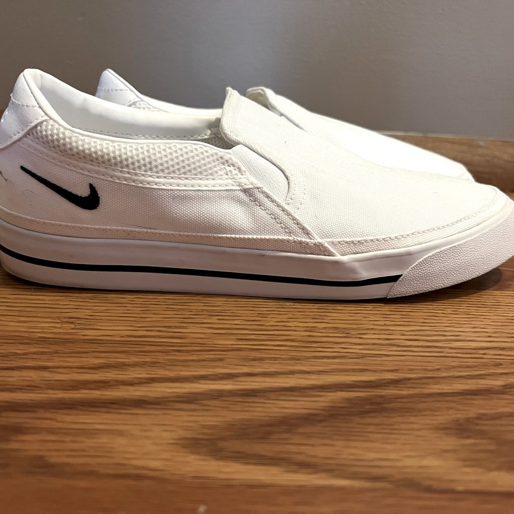 Nike white slips-on sneaker